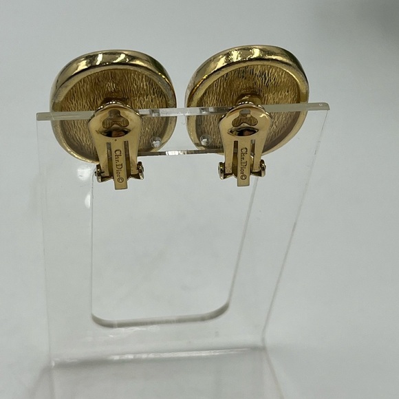 Christian Dior Vintage Gold Tone Oval Clip On Earrings Faux Pearl Cabochon - Picture 6 of 16